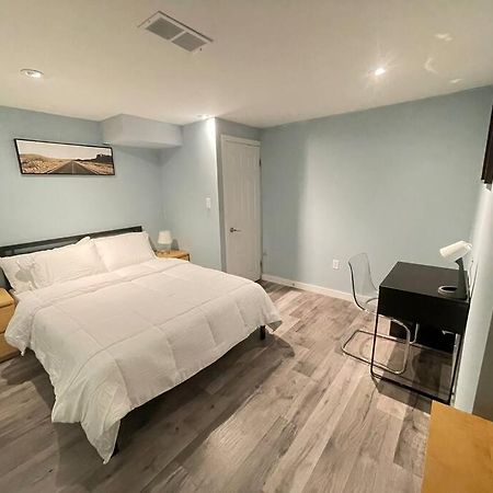 Lovely 2 Bedroom Basement Apartment In Toronto Exterior photo