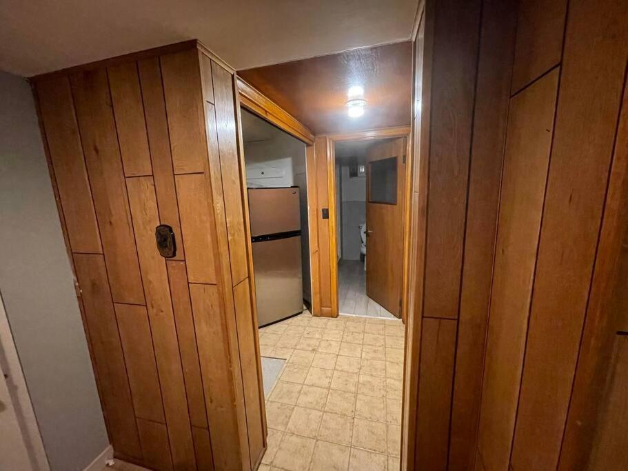 Lovely 2 Bedroom Basement Apartment In Toronto Exterior photo