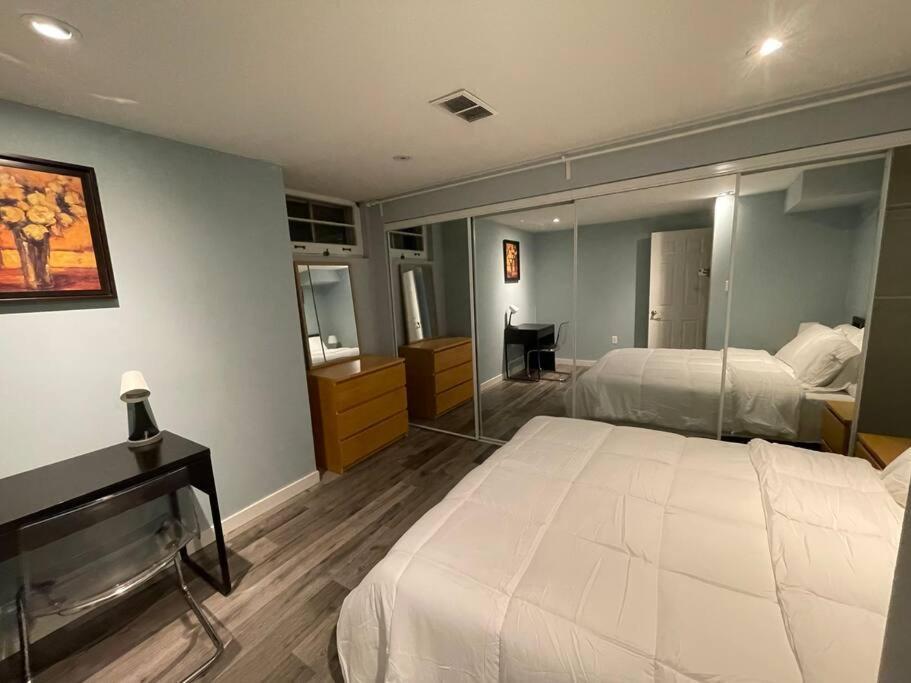 Lovely 2 Bedroom Basement Apartment In Toronto Exterior photo